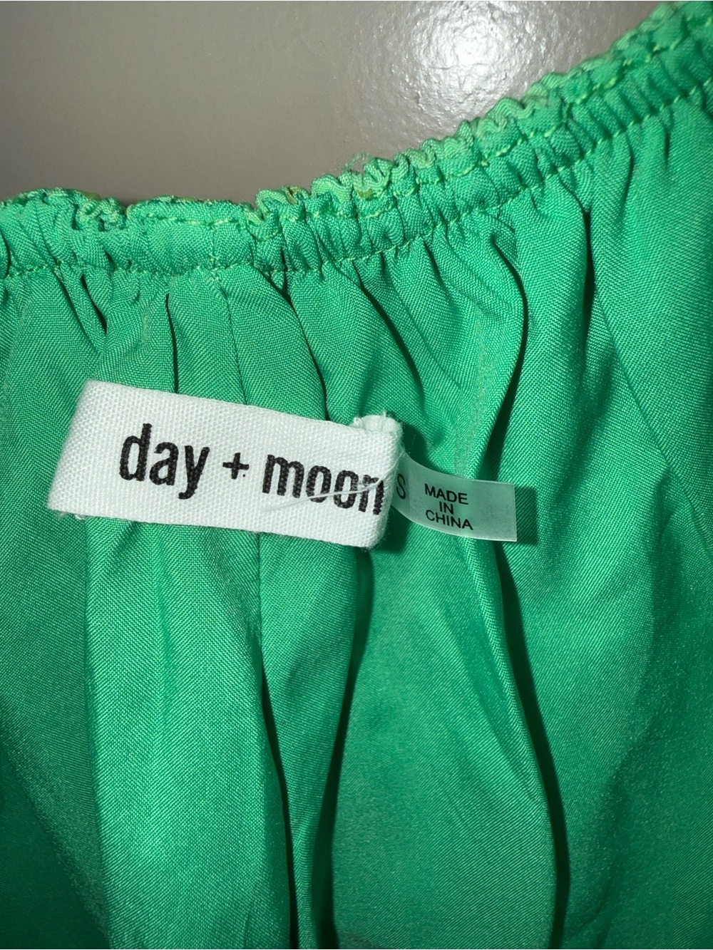 Green Ruffled Sleeve Dress - Picture 3 of 3